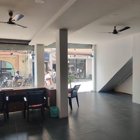 Hotel Hv Nāhan 外观 照片