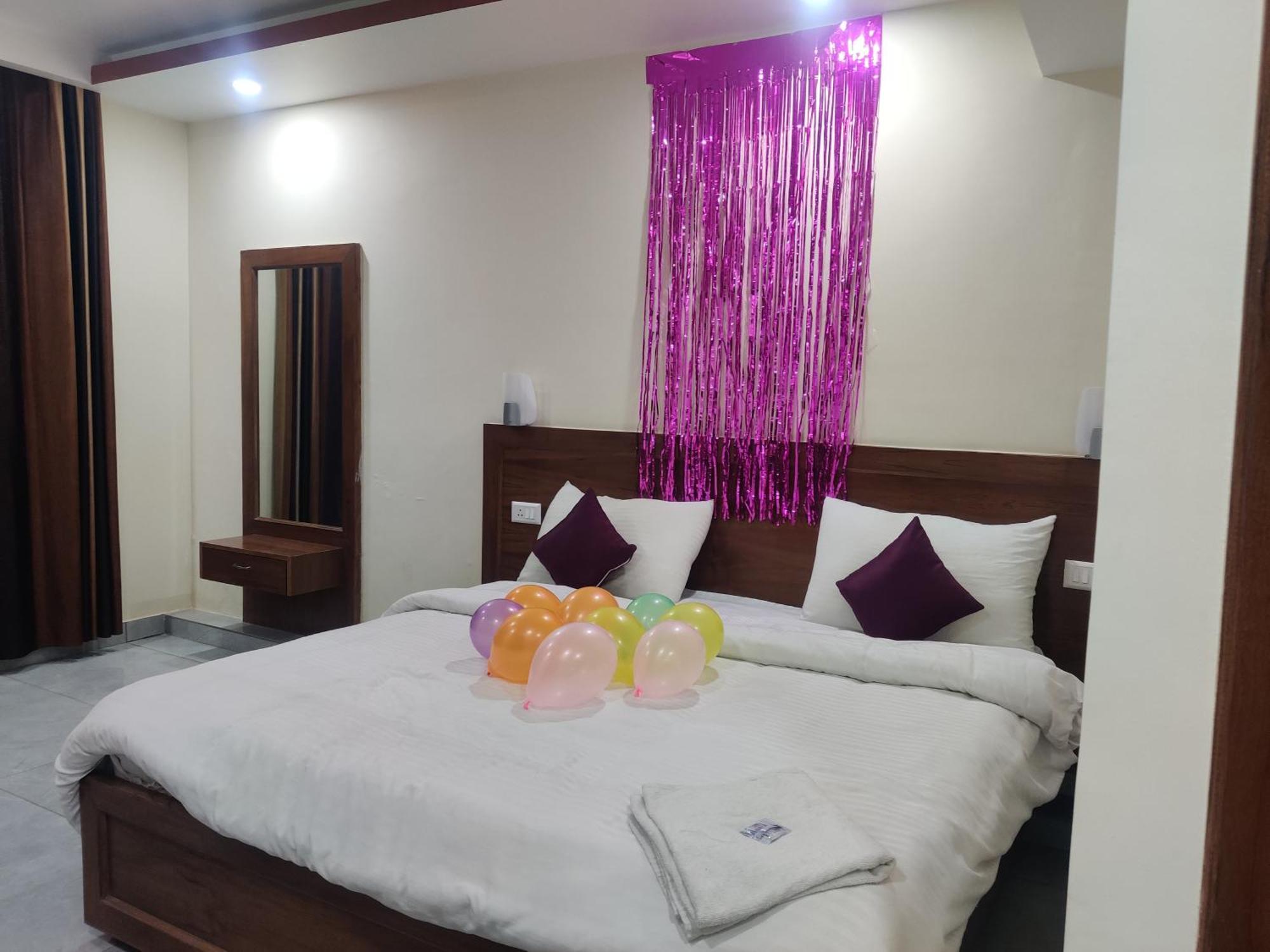 Hotel Hv Nāhan 外观 照片