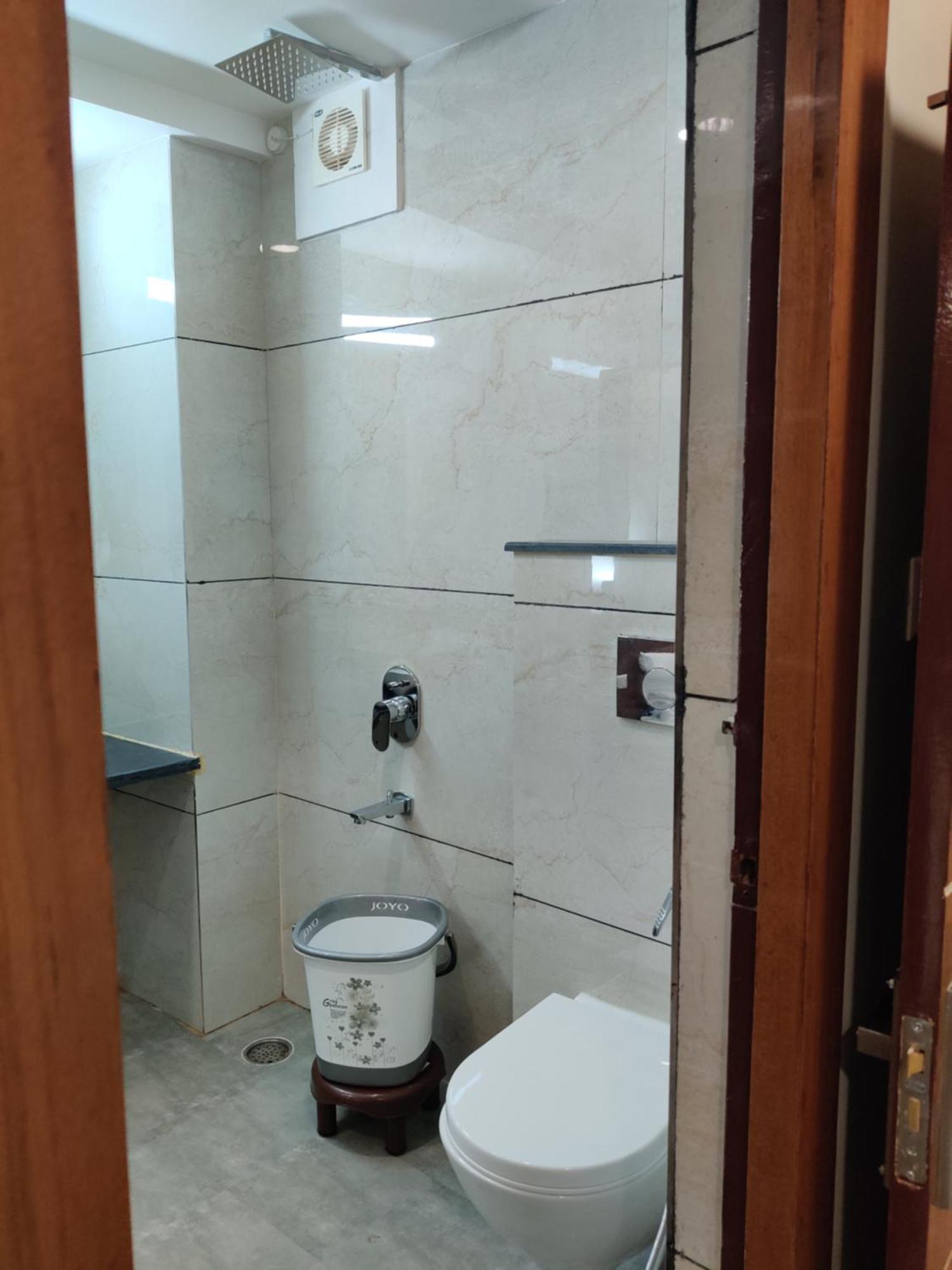 Hotel Hv Nāhan 外观 照片
