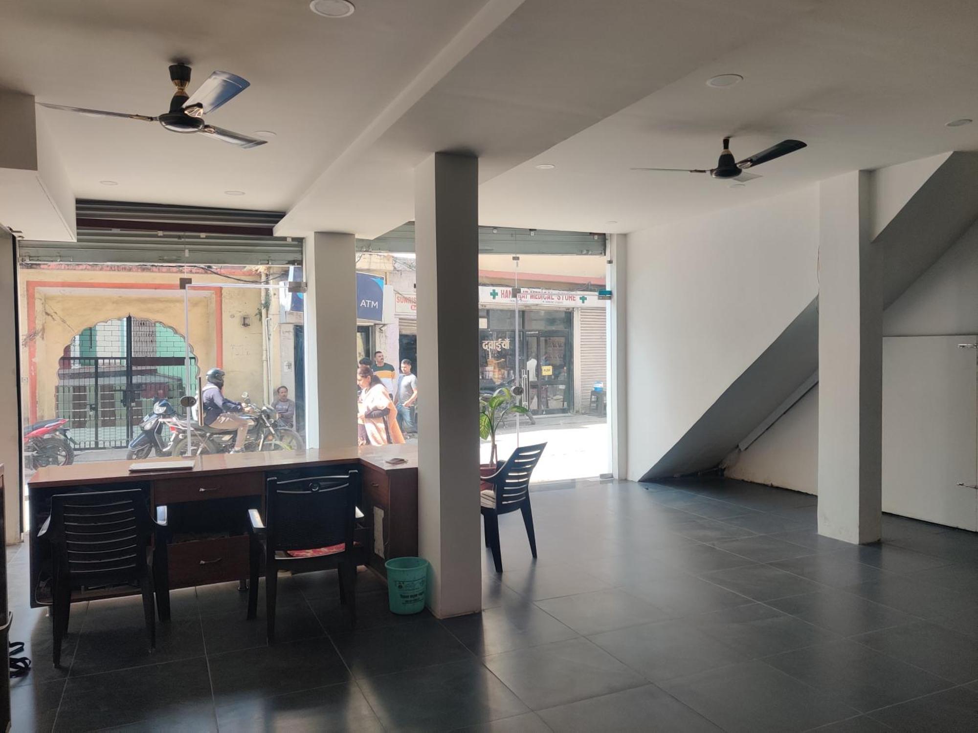 Hotel Hv Nāhan 外观 照片
