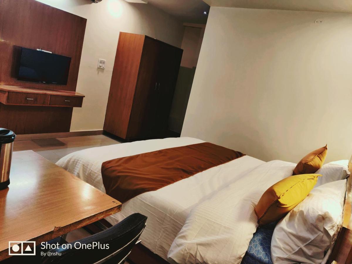 Hotel Hv Nāhan 外观 照片