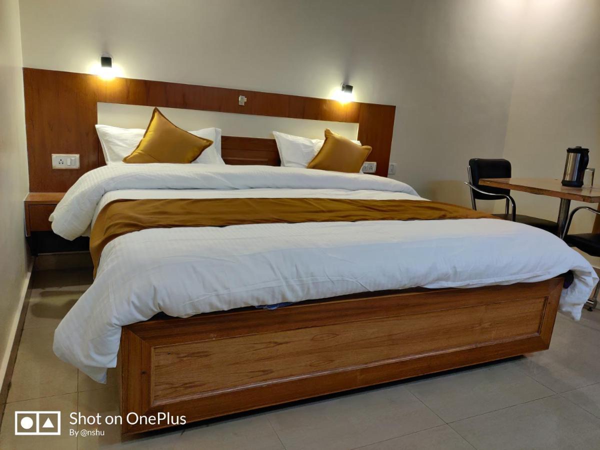 Hotel Hv Nāhan 外观 照片